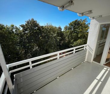 Große lichtdurchflutete 3,5 ZKB mit großem Süd-Balkon und neuer E - Foto 1