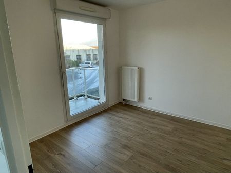 Location Appartement 2 pièces 43m² LA MADELEINE 59110 - Photo 2