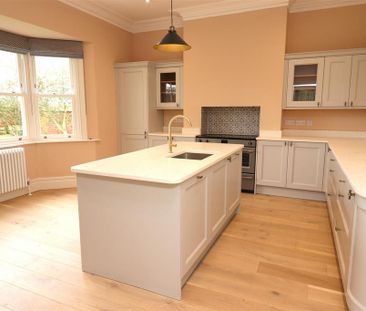 4 bedroom semi-detached house to rent - Photo 5