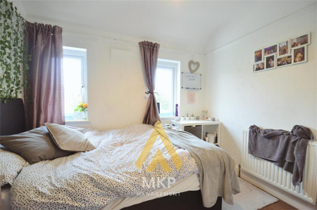 4 bedroom terraced house to rent - Photo 4