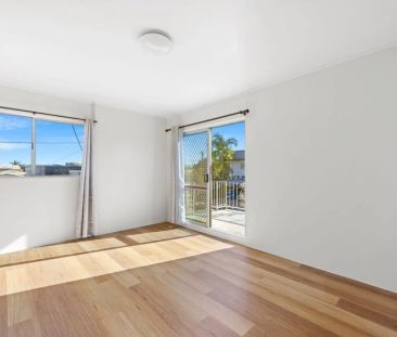 Spacious 4-Bedroom Apartment in the Heart of Maroochydore! - Photo 3