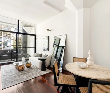 Urban oasis in chic warehouse conversion - Photo 1