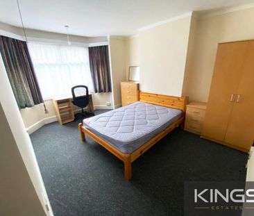 5 bedroom semi-detached house to rent - Photo 6