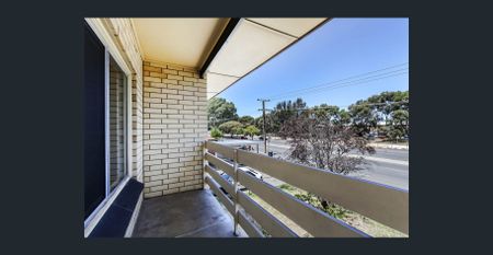 Between the City and Sea - Photo 3