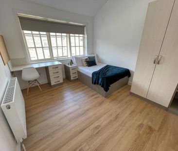 5 bedroom semi-detached house to rent - Photo 2