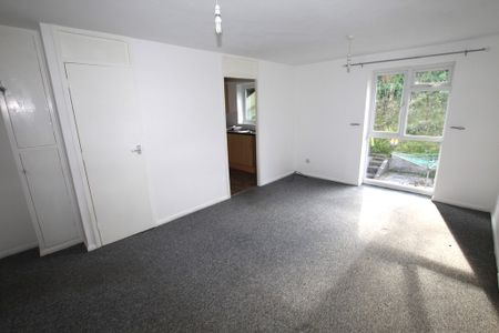 2 bed flat to rent in Kingsley Close, St Leonards-on-Sea - Photo 3