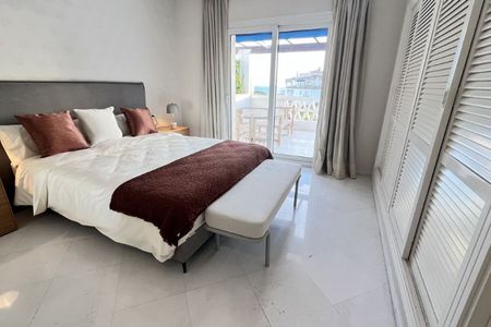 4 Bedroom Apartment For Rent in Puerto Banús, Málaga - Photo 3