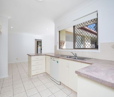 Family Home in Mudgeeraba! - Photo 6