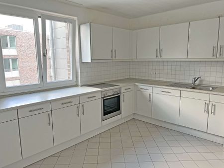 City West: Attraktive 2,5-Zimmer-Wohnung mit EBK & Balkon - Foto 4