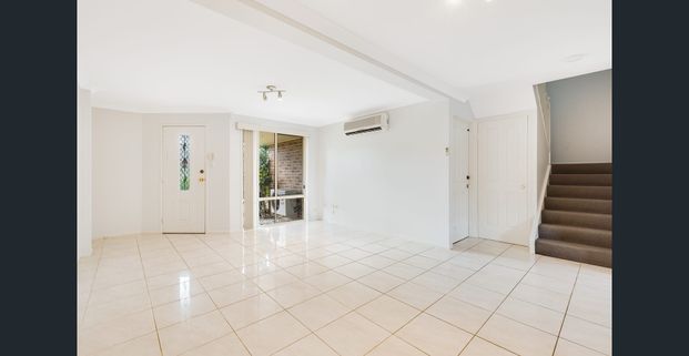 THREE BEDROOM TOWNHOUSE - Photo 1