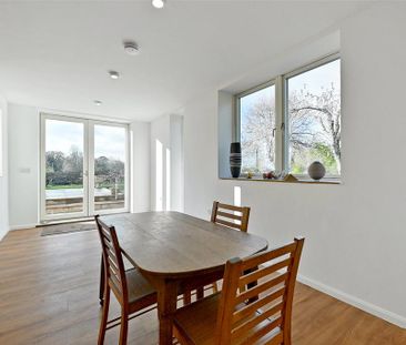 2 bedroom end of terrace house to rent - Photo 2