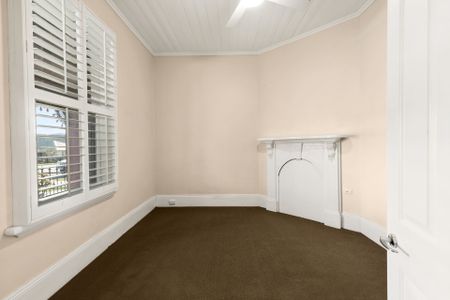 CHARACTER COTTAGE - Photo 3