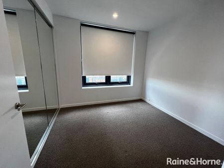 Splendid 2Br Top Floor Lancaster Apartment in Williams Landing! - Photo 4