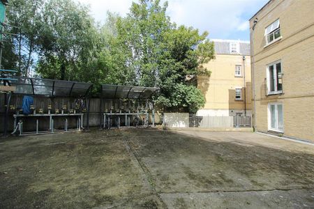 Studio to rent - Photo 2