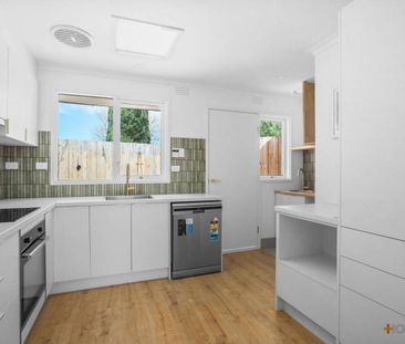 GORGEOUSLY RENOVATED | QUIET STREET - Photo 4
