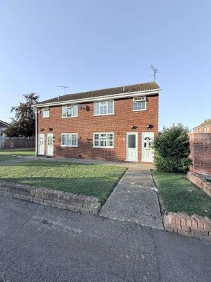Stansfield Road, Benfleet Essex, SS7 - Photo 1