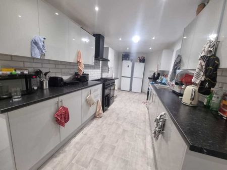 7 Bed Student Accommodation - Photo 4