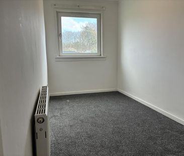 3 bedroom flat to rent - Photo 5