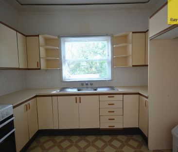 Comfortable Family Home - Photo 5