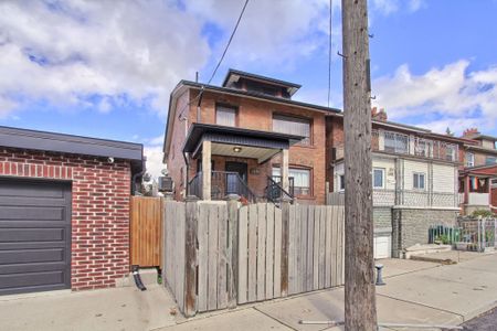 For Lease - 108 Rogers Road Unit# Main, Toronto, Ontario - Photo 2