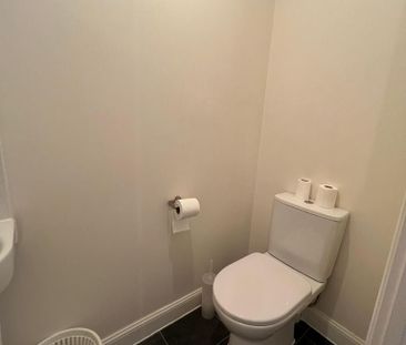 4 bedroom semi-detached house to rent - Photo 2