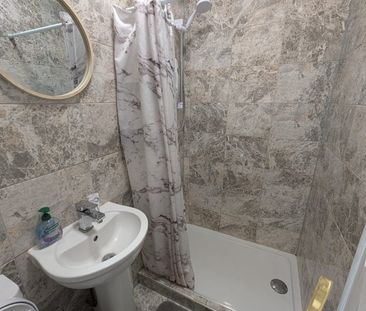 Room in a Shared House, Restalrig Road, EH6 - Photo 3