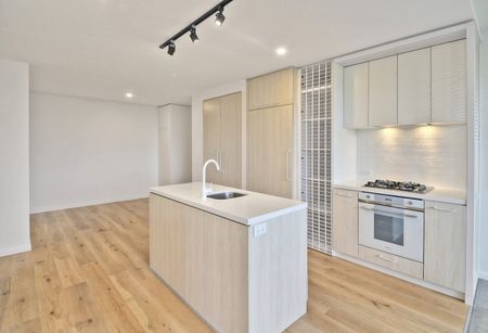 Generously Sized & Ultra Modern Apartment. - Photo 4