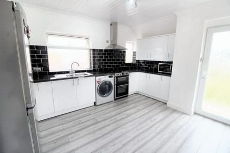 3 bedroom detached house to rent - Photo 4