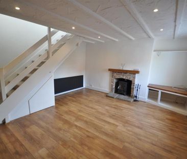 2 bedroom semi-detached house to rent - Photo 2