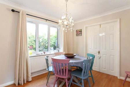 4 bedroom detached house to rent - Photo 3