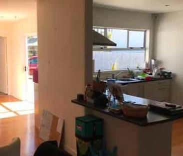 LARGE FAMILY HOME TO ENJOY THOSE SUMMER BBQ's - Photo 5