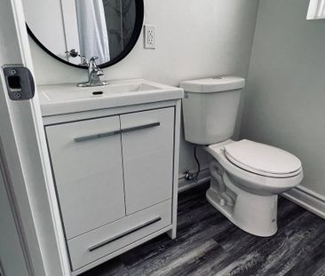 For Lease - 82 sanford Street Unit# Unit A, Barrie, Ontario - Photo 3