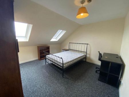 3 bedroom flat to rent - Photo 4