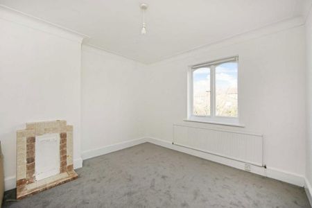 4 bedroom semi-detached house to rent - Photo 4