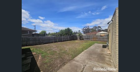 Charming Family Home in the heart of Melton! - Photo 4