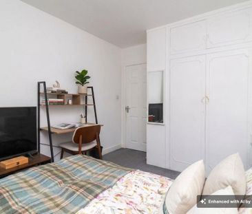 3 bedroom flat to rent - Photo 3