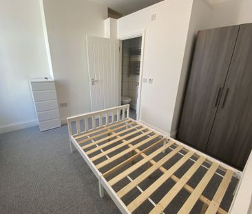 £2,750 PCM, Exceptional Refurbished Five En-Suite Double Bedroom Fu... - Photo 3