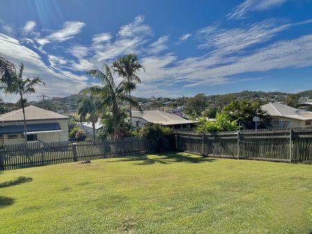 8 Bayne Street, West Gladstone - Photo 2