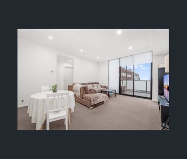 Prime location Spacious 2 Bedroom with District Views - Photo 2