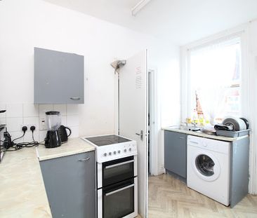 Morris Road, Southampton - Photo 3