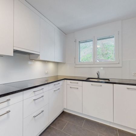 Cozy apartment with garden seating area - Photo 3