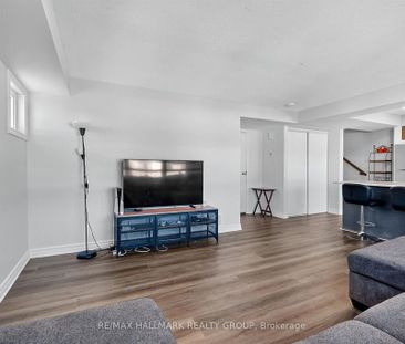 Lovely stacked 2 bedroom, 1.5 bathroom condo - Photo 6