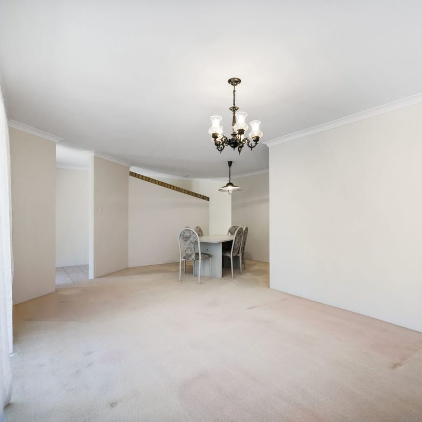 Spacious Family Home in a Peaceful Cul-de-Sac - Photo 1