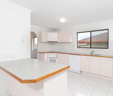 Great Family Home! Fresh Paint, Carpets and New Blinds! - Photo 5