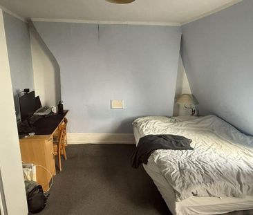 3 bedroom flat to rent - Photo 5