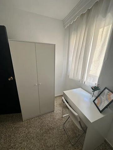 Calle Río Olivenza, Málaga, Andalusia 29002 - Photo 5