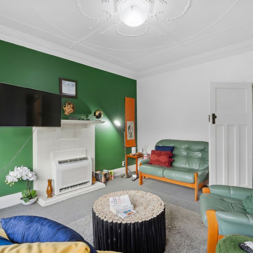 A tidy and spacious home! - Photo 1