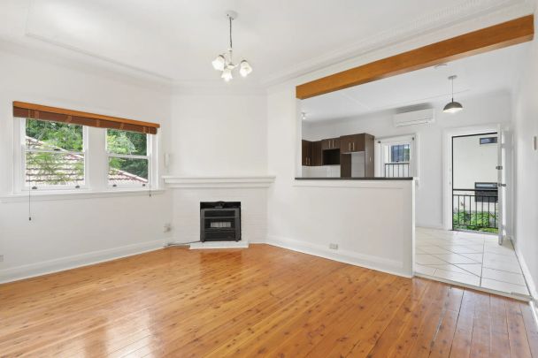 Quintessential Art Deco Apartment - Photo 1