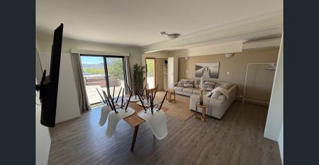 Fully Furnished Lake View Property Available for Short Term Lease @ $450pw! - Photo 2