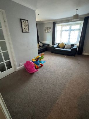 3 Bed Semi-Detached House, Abbey Drive, LU2 - Photo 1